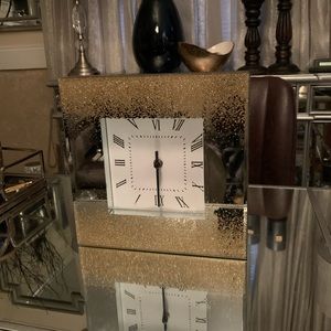Mirrored table clock